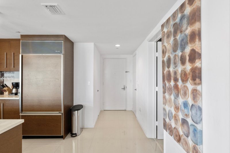 Condo for sale at Icon Brickell Tower II 811