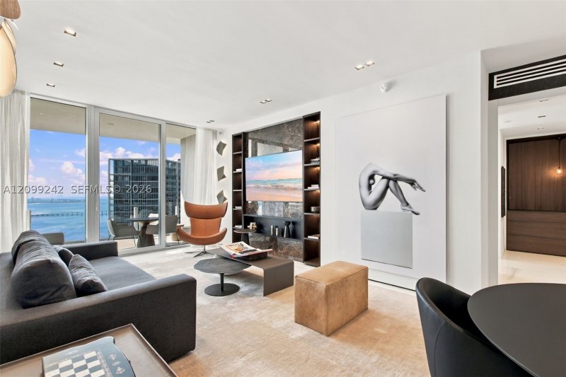 Aluguel de apartamento no Aston Martin Residences 5105W