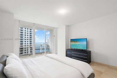 Alquiler de apartamento en Carbonell 1703