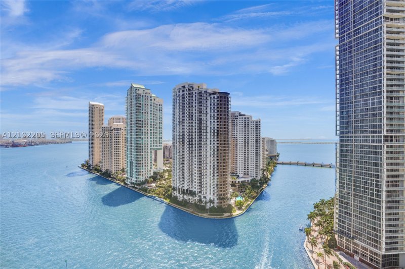 Comprar apartamento en Aston Martin Residences 2106W