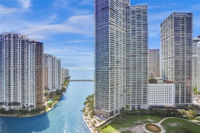 Comprar apartamento en Aston Martin Residences 2106W