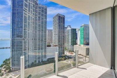 Comprar apartamento en Aston Martin Residences 2106W