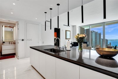 Comprar apartamento en Aston Martin Residences 2106W