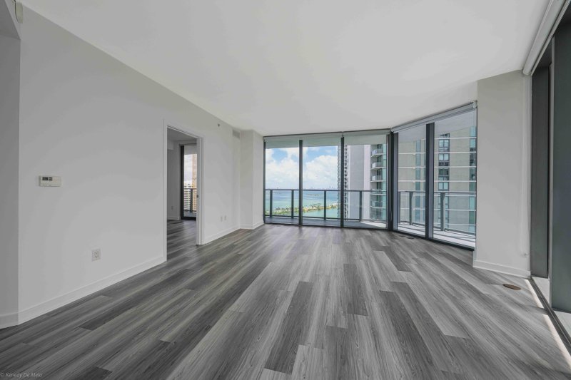 Comprar apartamento no Paraiso Bayviews 2506