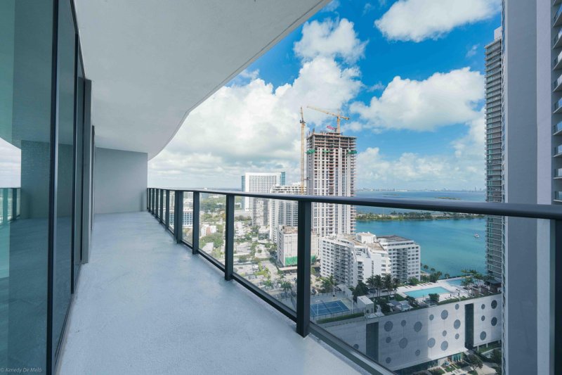 Comprar apartamento no Paraiso Bayviews 2506