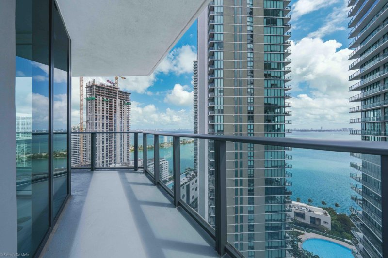 Comprar apartamento no Paraiso Bayviews 2506