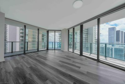 Comprar apartamento no Paraiso Bayviews 2506