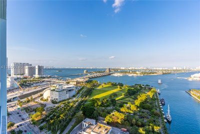 900 Biscayne Apt #3003