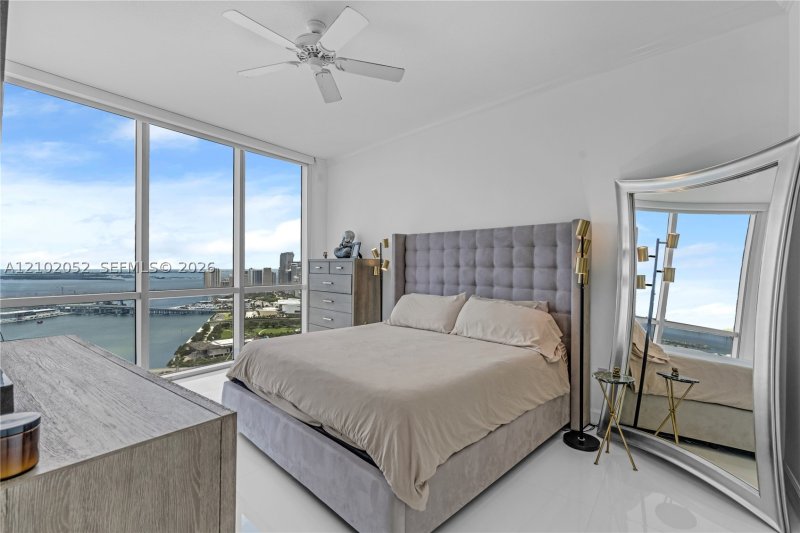 Aluguel de apartamento no Opera Tower 5602