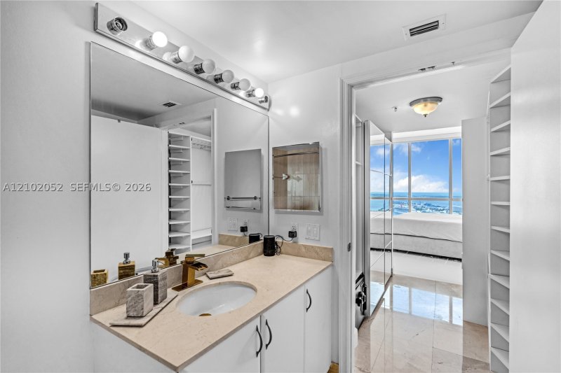 Aluguel de apartamento no Opera Tower 5602