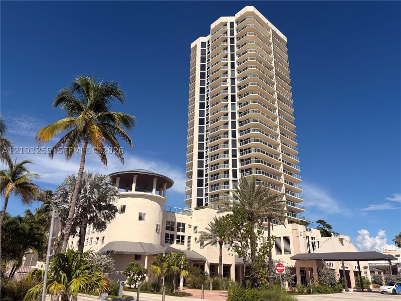 Aluguel de apartamento no St Tropez Ocean 9-D