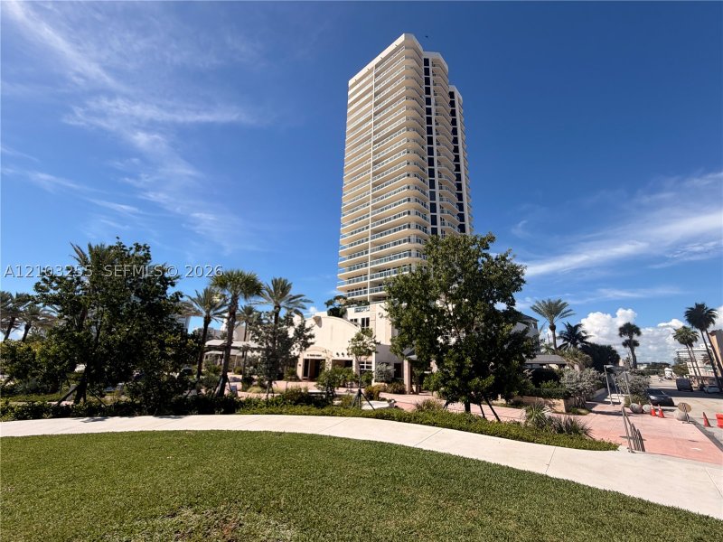 Aluguel de apartamento no St Tropez Ocean 9-D