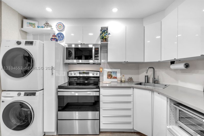 Condo for sale at Brickell Bay Club 1808