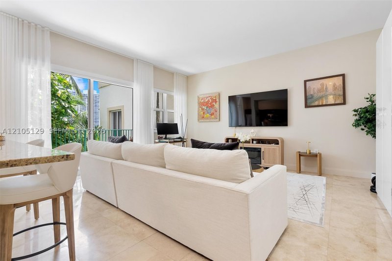 Comprar apartamento no Turnberry Village 401