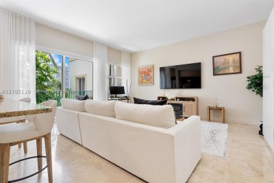 Comprar apartamento no Turnberry Village 401