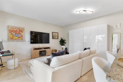 Comprar apartamento no Turnberry Village 401
