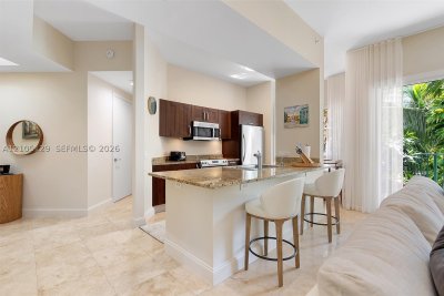 Comprar apartamento no Turnberry Village 401