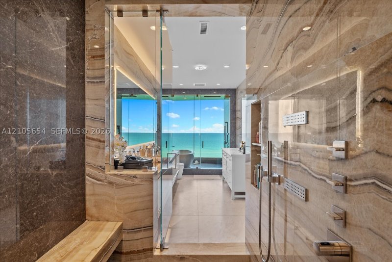 Comprar apartamento en The Estates at Acqualina 604