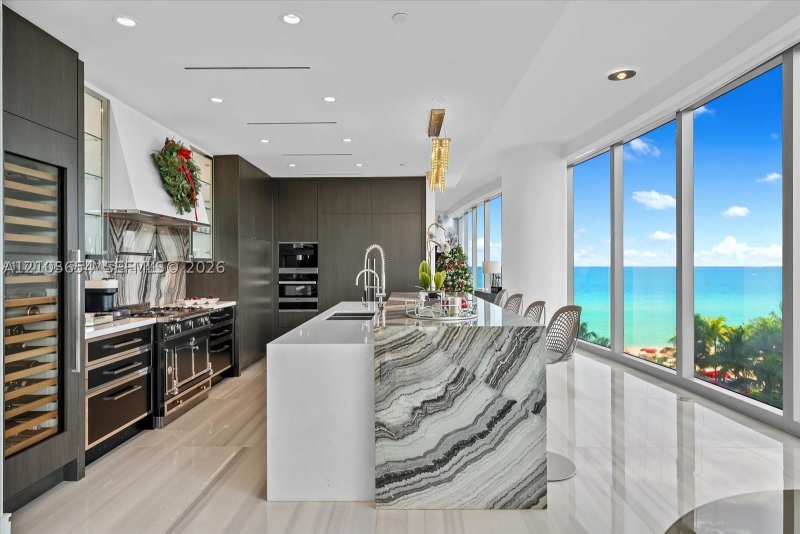 Comprar apartamento en The Estates at Acqualina 604