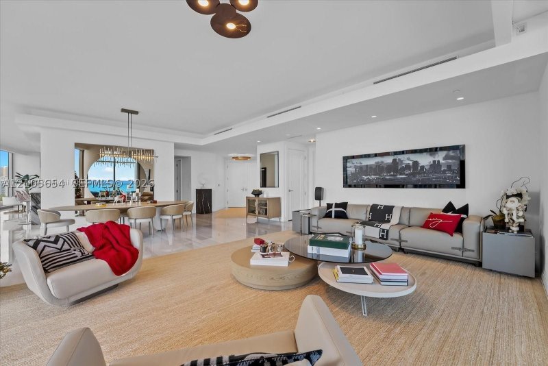 Comprar apartamento en The Estates at Acqualina 604