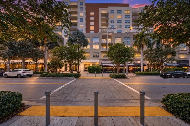 Condo for sale at Midtown Midblock 1106