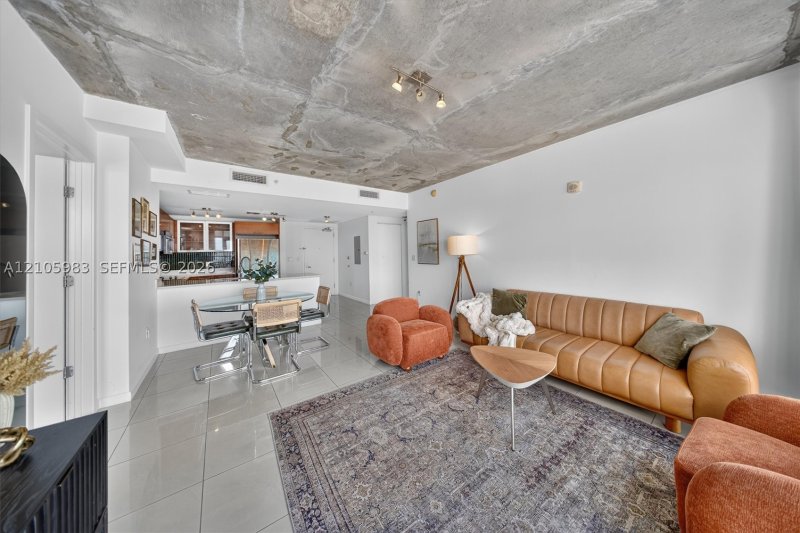 Condo for sale at Midtown Midblock 1106