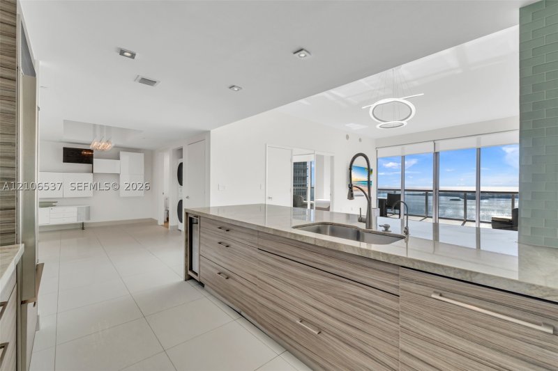 Condo for sale at Icon Brickell Tower I 5203