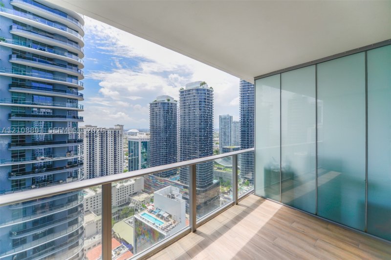 Apartment for rent at 1010 Brickell 3710
