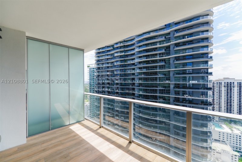 Apartment for rent at 1010 Brickell 3710