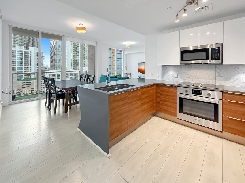 Aluguel de apartamento no The Crimson Miami 1403