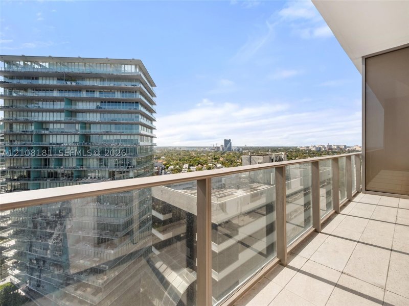 Comprar apartamento no Mr. C Residences Bayshore Tower 1707