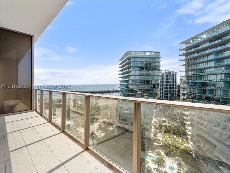 Comprar apartamento no Mr. C Residences Bayshore Tower 1707