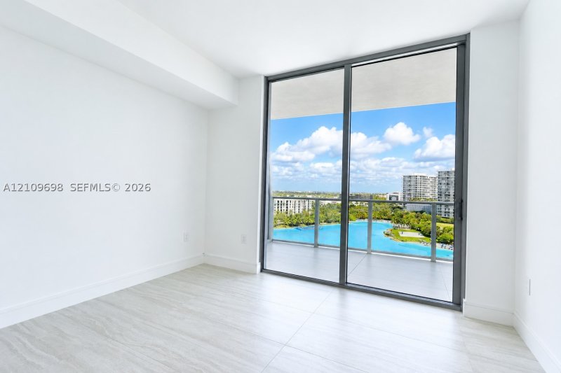Condo for sale at One Park Tower by Turnberry 810