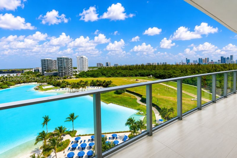 Condo for sale at One Park Tower by Turnberry 810