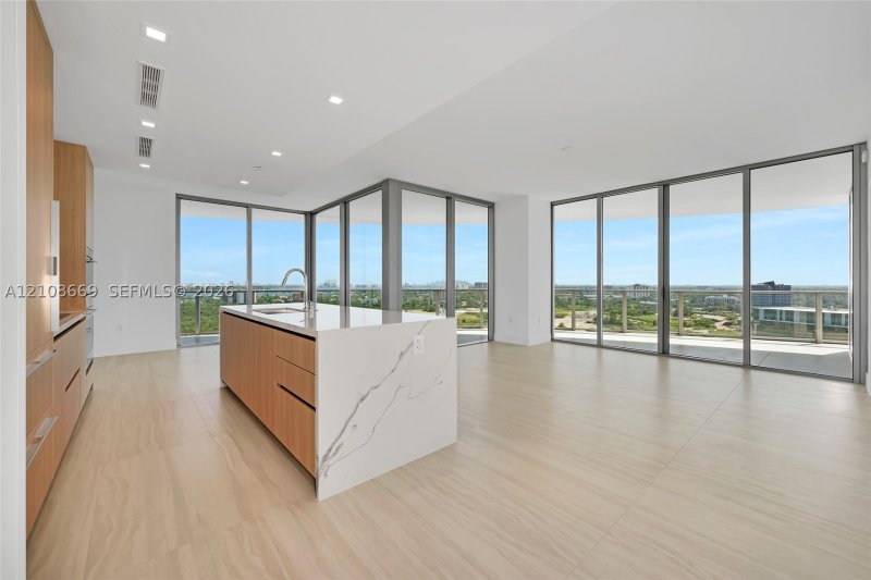 Condo for sale at One Park Tower by Turnberry 1605