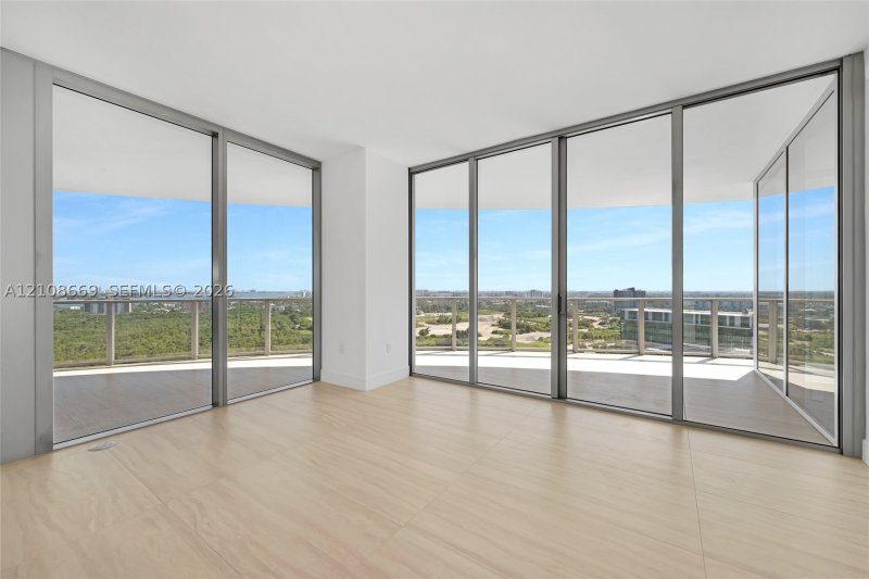 Condo for sale at One Park Tower by Turnberry 1605