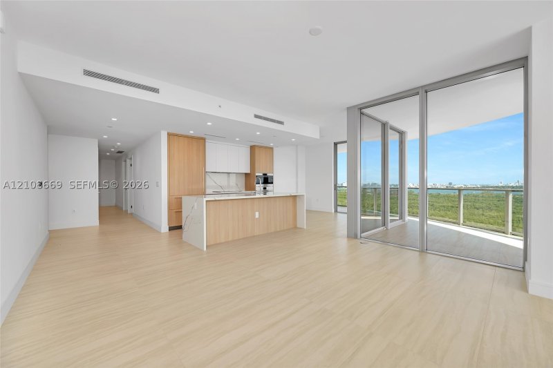 Condo for sale at One Park Tower by Turnberry 1605