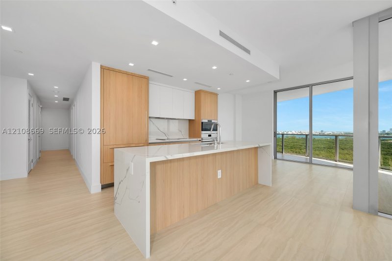 Condo for sale at One Park Tower by Turnberry 1605