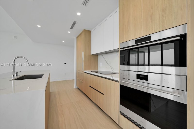 Condo for sale at One Park Tower by Turnberry 1605