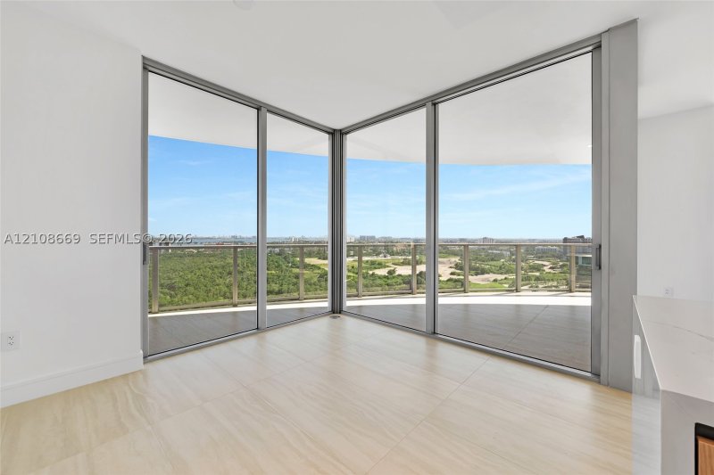 Condo for sale at One Park Tower by Turnberry 1605