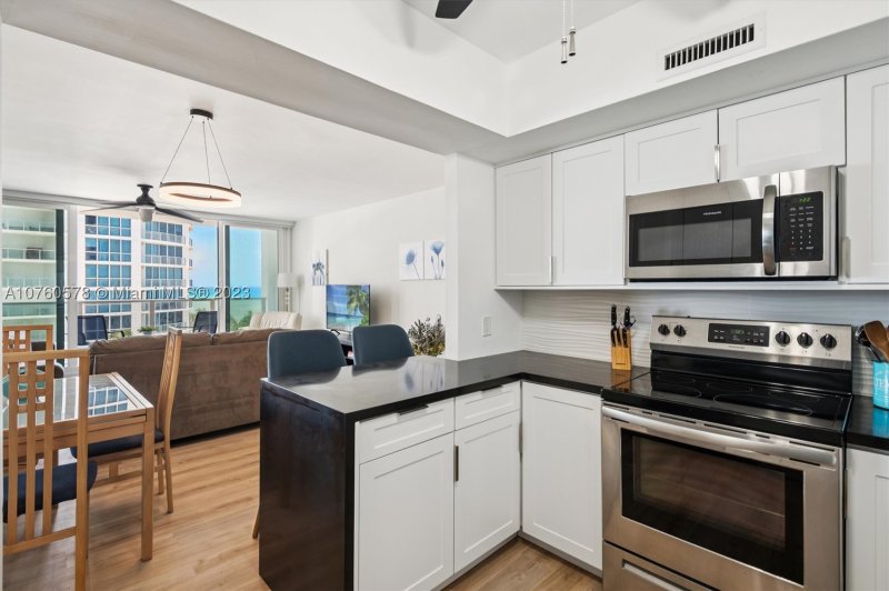 Apartment for rent at Alexander Towers 710