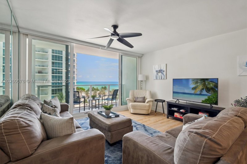 Apartment for rent at Alexander Towers 710