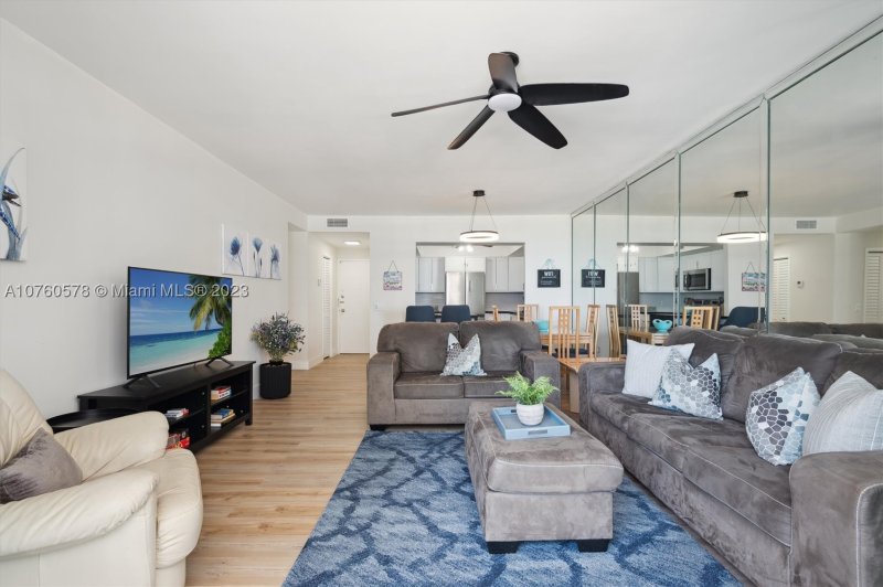 Apartment for rent at Alexander Towers 710