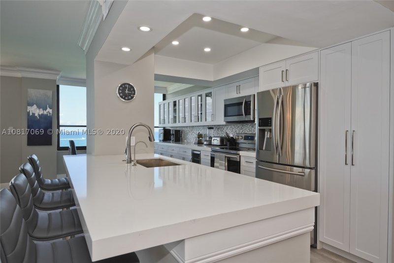 Apartment for rent at Alexander Towers PH-12