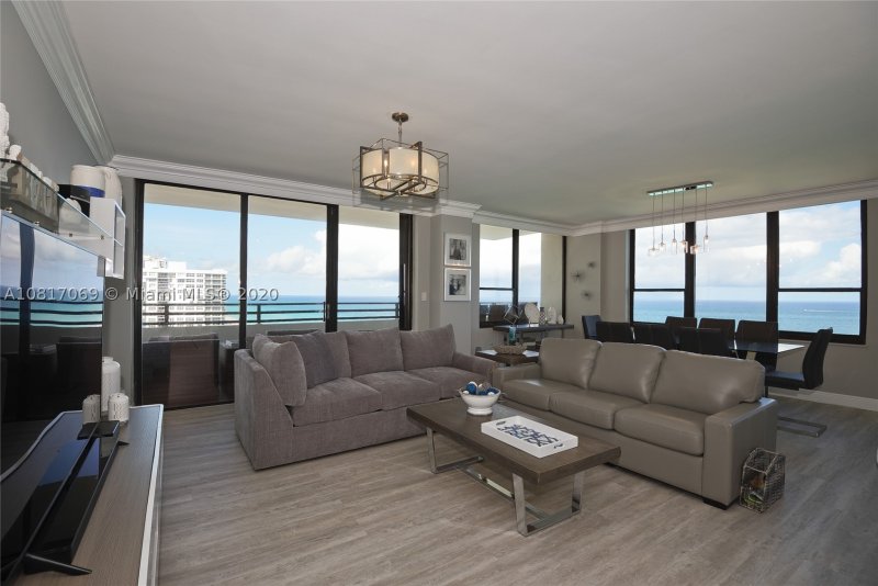 Apartment for rent at Alexander Towers PH-12