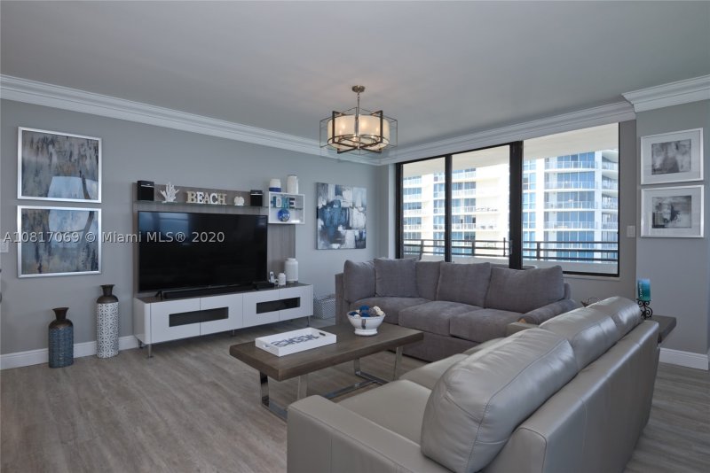Apartment for rent at Alexander Towers PH-12