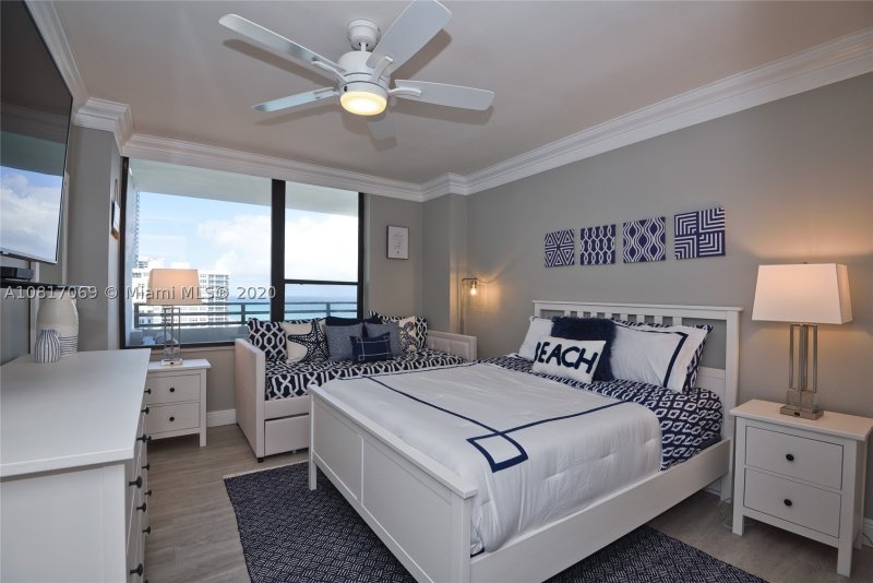 Apartment for rent at Alexander Towers PH-12