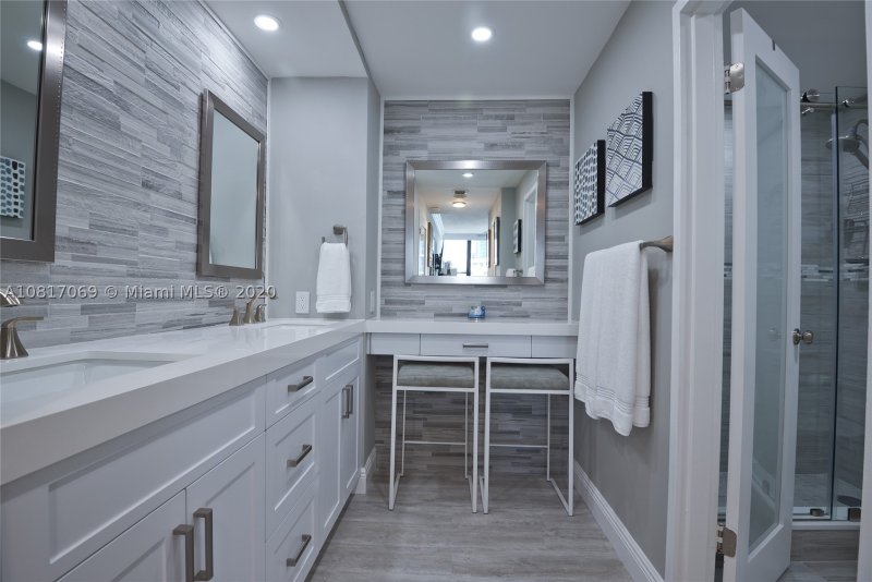 Apartment for rent at Alexander Towers PH-12