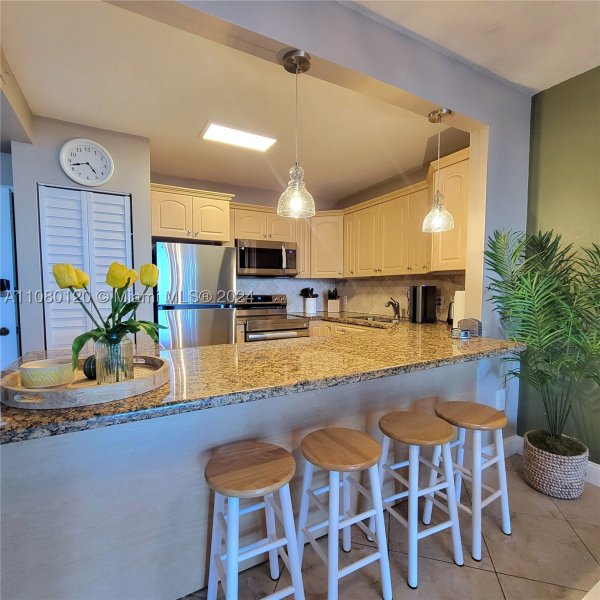 Apartment for rent at Alexander Towers 407