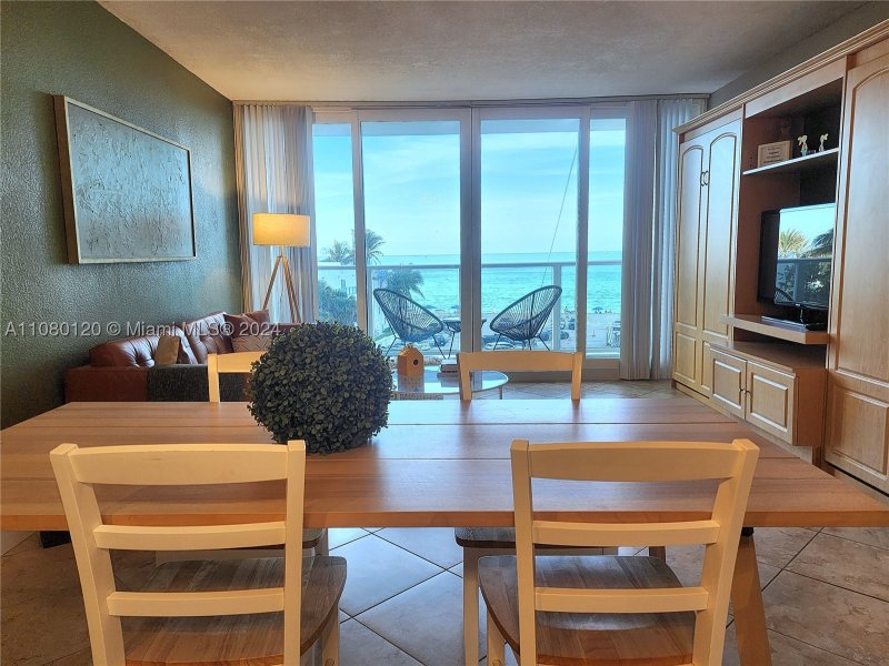 Apartment for rent at Alexander Towers 407